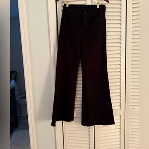 MOTHER Lil Twister Sneak Jeans
Pitch